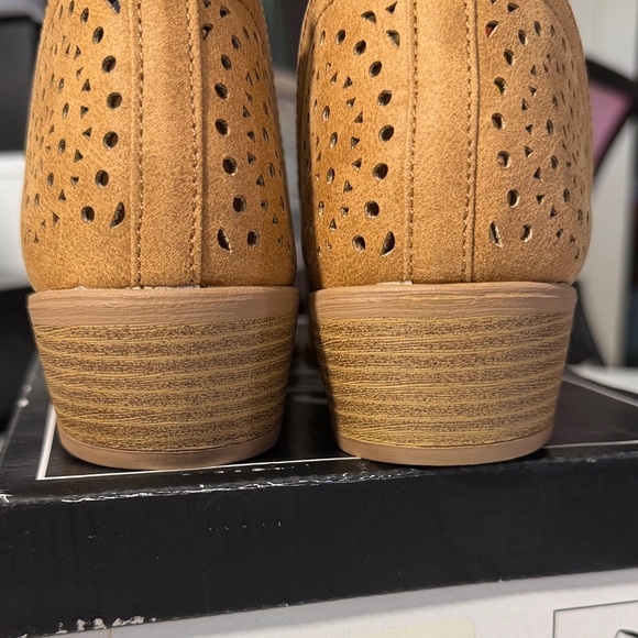 Qupid Camel Ankle Booties - Picture 8 of 9